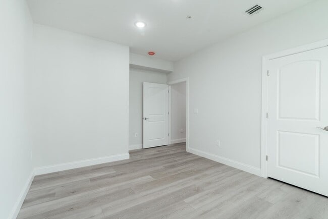 Building Photo - 144 Bergen Ave