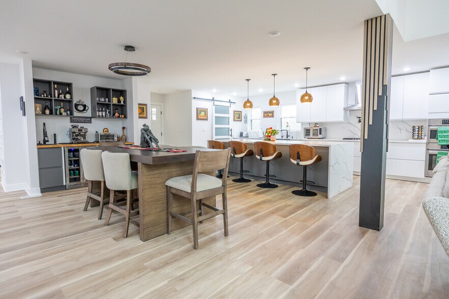 Building Photo - 7980 Royal Ave