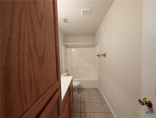 Building Photo - 956 Misty Acres Dr