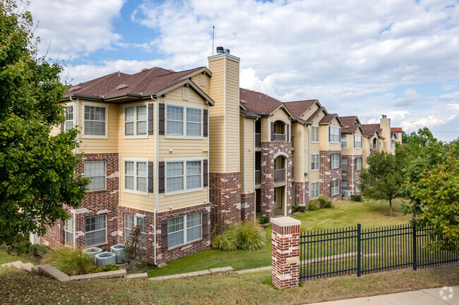 Building Photo - Tuscany Hills at Nickel Creek