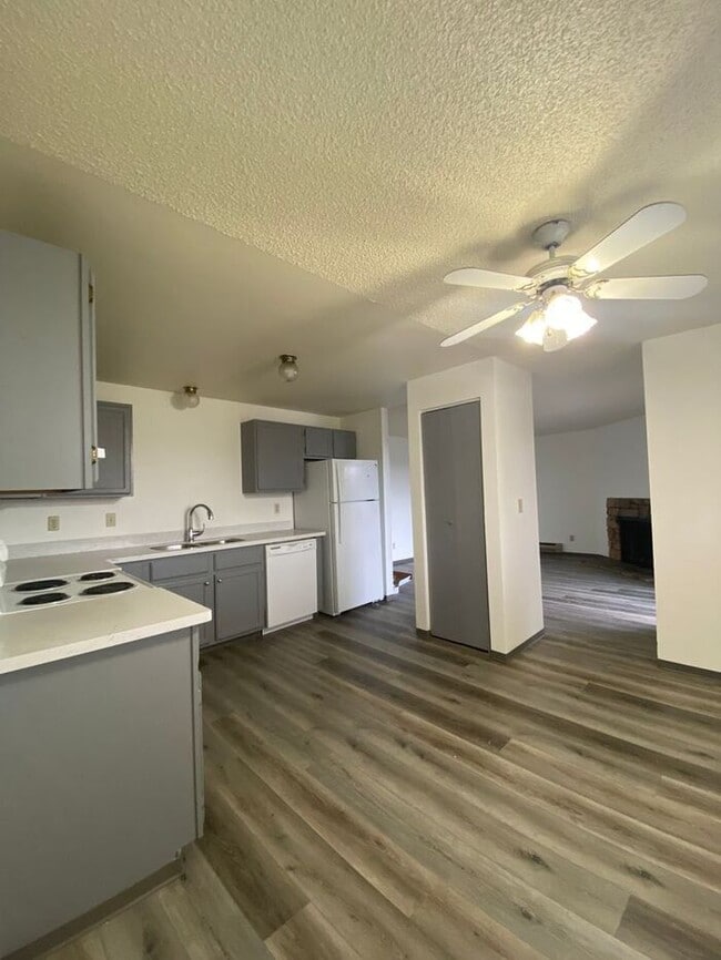 Building Photo - Updated Two Bedroom unit off Orchard Street, In Tacoma!