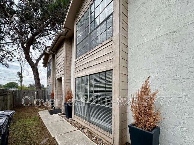 Building Photo - 10561 Starcrest Dr