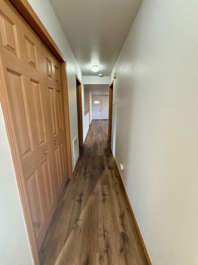 Building Photo - 726 Meagher Ave