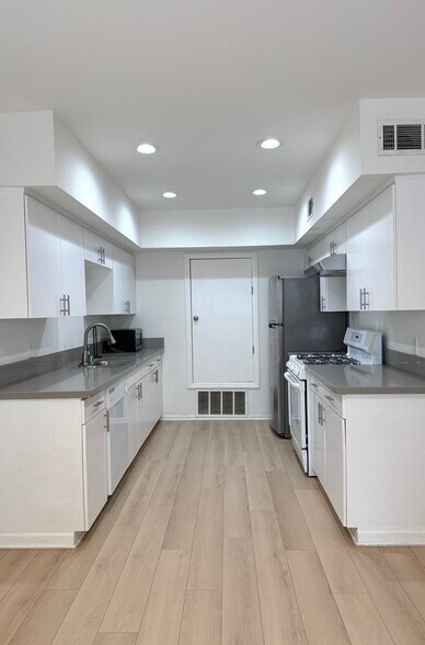 Primary Photo - 11725 Lemay St
