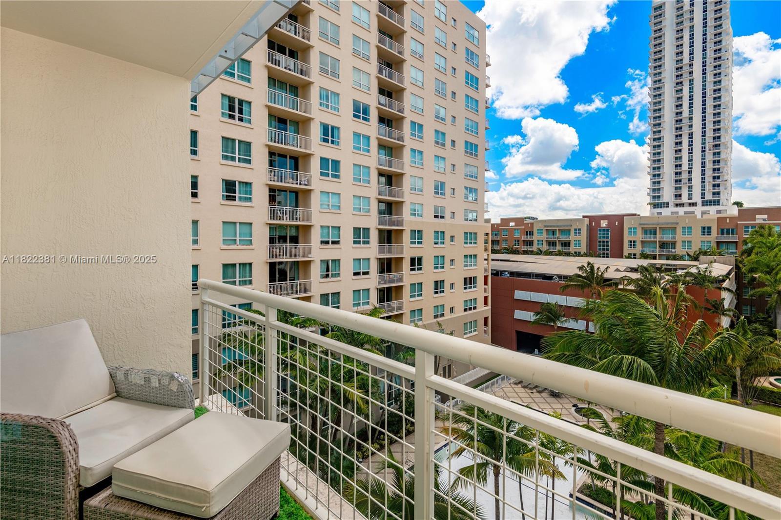 Building Photo - 2000 N Bayshore Dr
