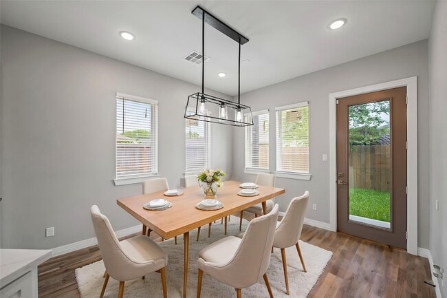 Building Photo - 17807 Glenwolf Dr