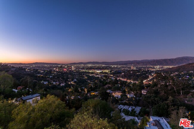 Building Photo - 7177 Pacific View Dr