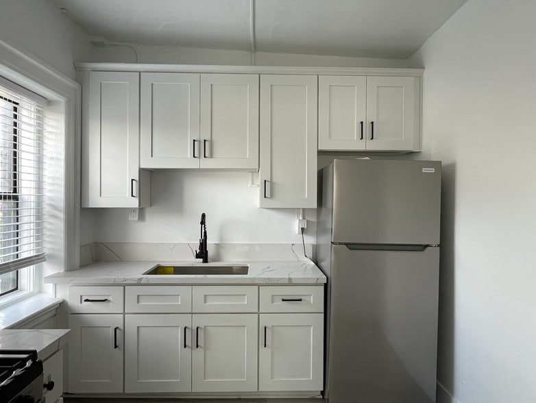 Interior Photo - Catalina Court