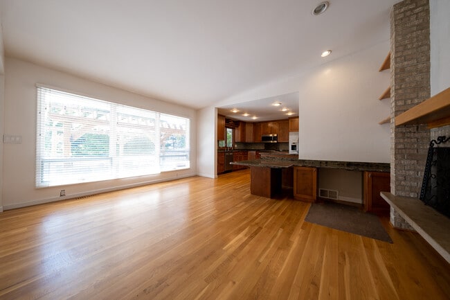 Building Photo - 6624 Southcrest Dr