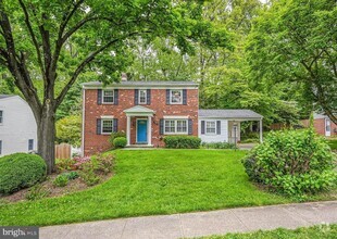 Building Photo - 2221 Senseney Ln