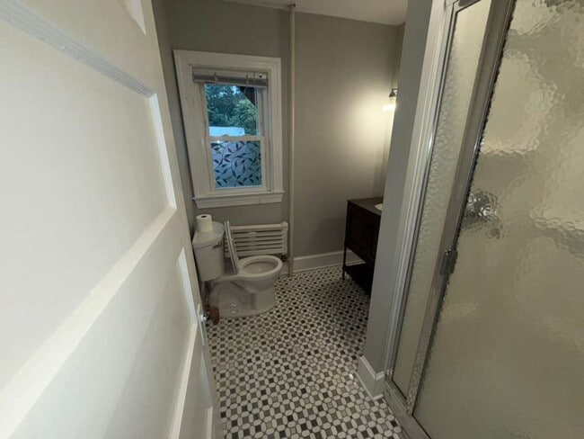 Building Photo - 35 Linden Ln