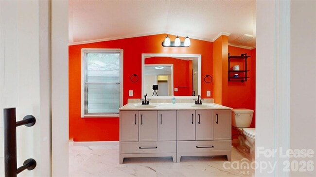 Building Photo - 4120 Glenola Dr