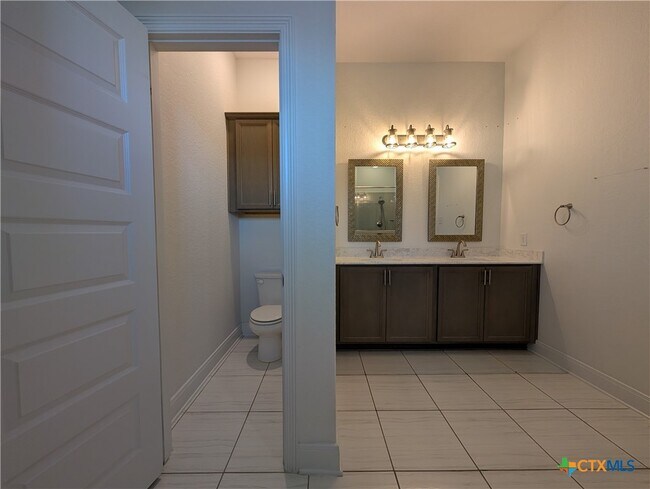 Building Photo - 2935 Aller