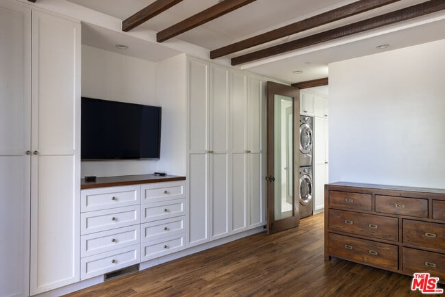 Building Photo - 501 Pier Ave