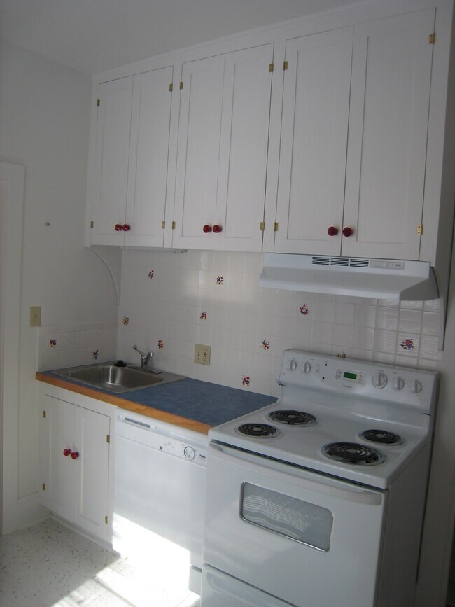 Building Photo - 306 Peterson St