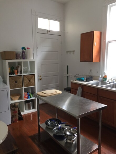 Building Photo - 4830 Chestnut St