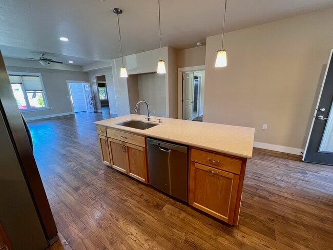 Building Photo - 449 Eagle Rock Dr