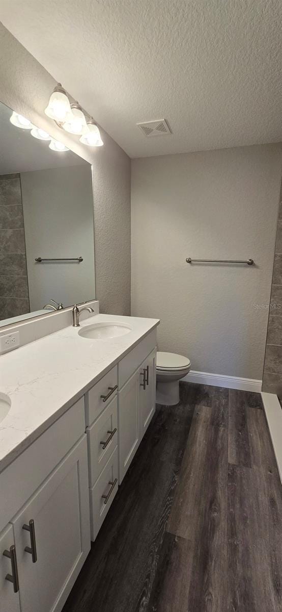 Building Photo - 211 Oak Ln Cir