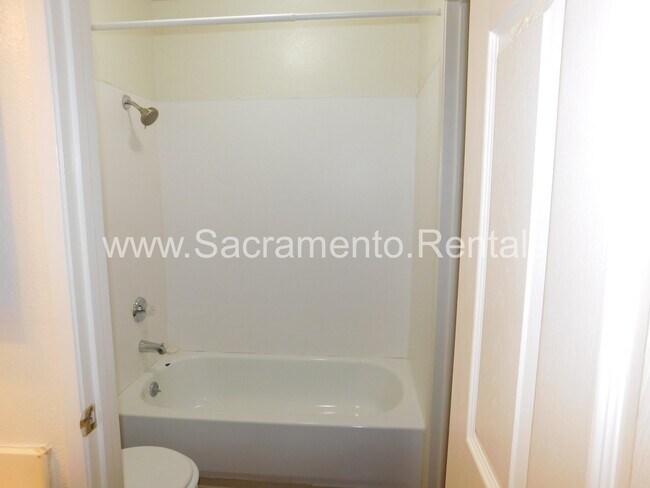 Building Photo - 750 Del Verde Cir