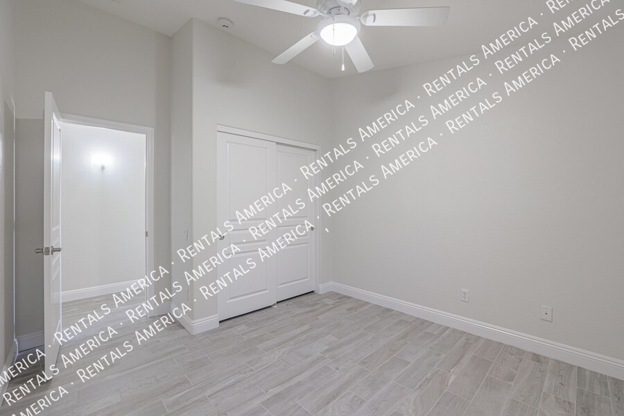 Building Photo - 3050 E Cherry Hills Pl