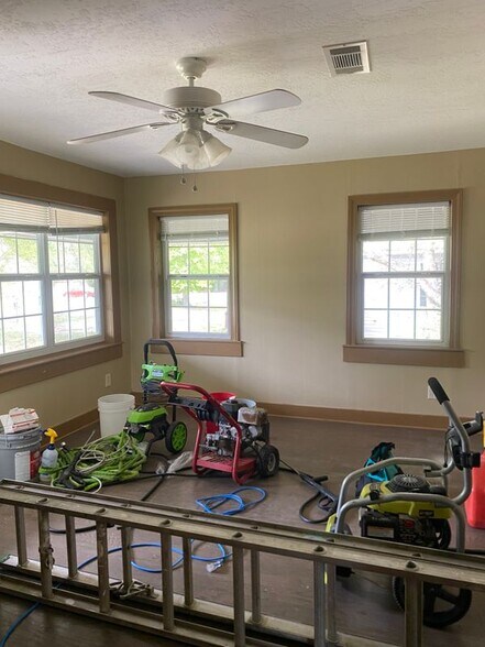 Building Photo - 1204 Cherry St