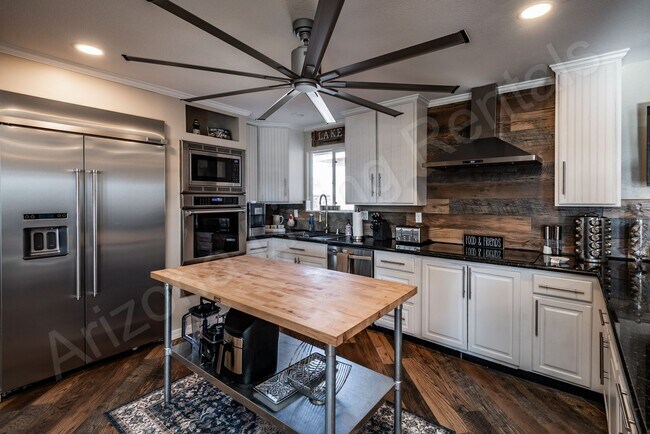 Building Photo - FURNISHED POOL HOME FOR APRIL 2026