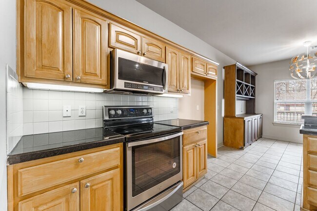 Building Photo - Charming 4-Bedroom Home in Rogers with Beautiful Natural Light!