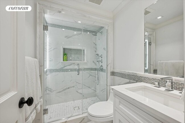 Building Photo - 30 Club Ln