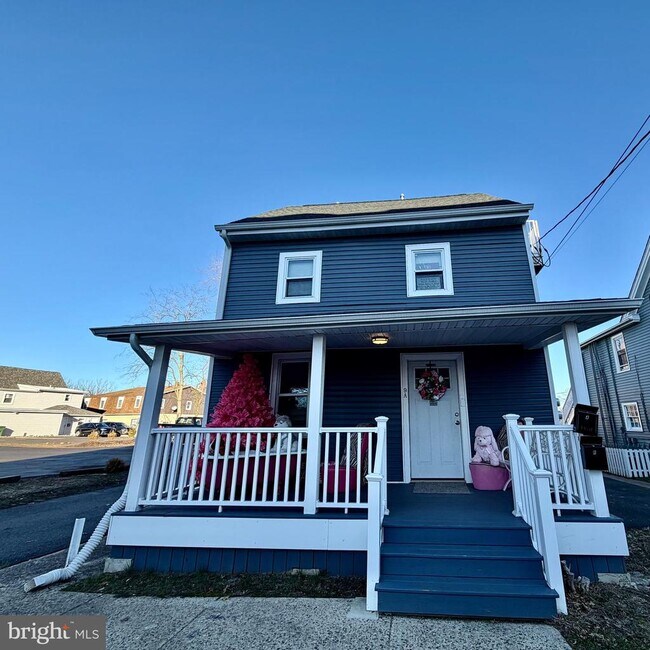 Building Photo - 9 S Maple Ave