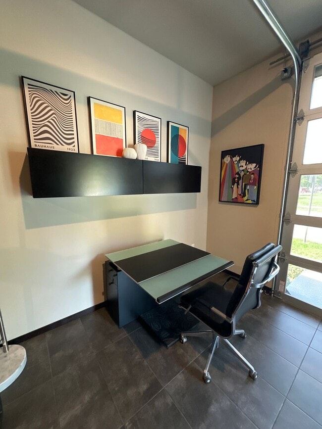 Building Photo - 801 E Mifflin St