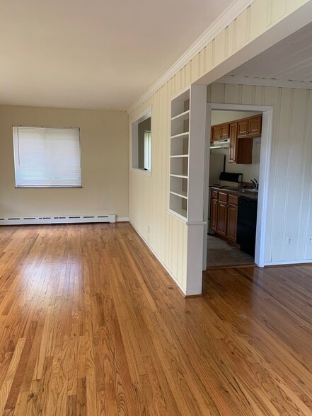 Building Photo - 1614 Beacon St