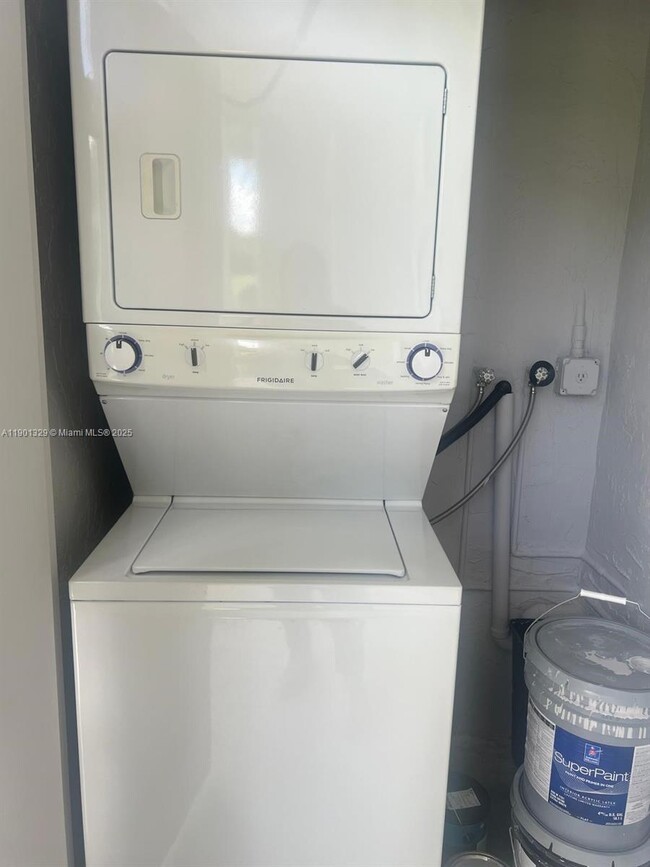 Building Photo - 438 NE 210th Cir Terrace