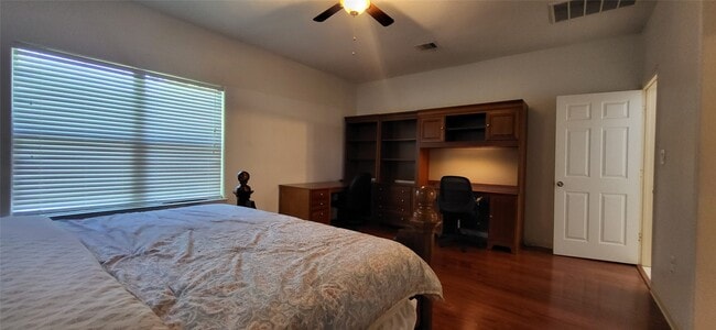 Building Photo - 9734 La Vista Dr