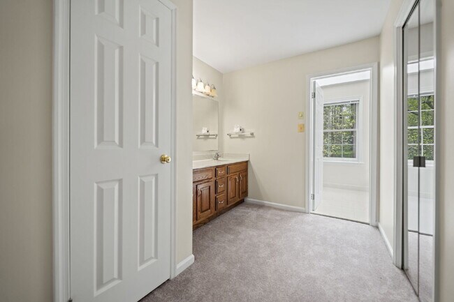 Building Photo - Elegant Tudor-Style Home in a Peaceful Oakton Setting