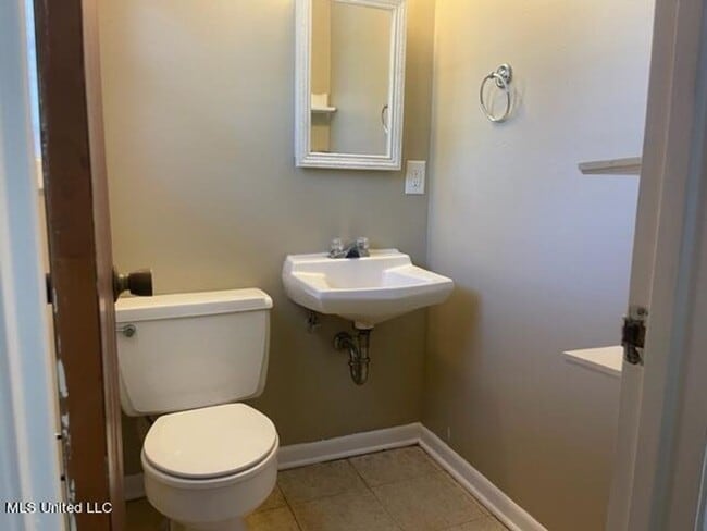 Building Photo - 3 Bed 1.5 Bath in Gulfport