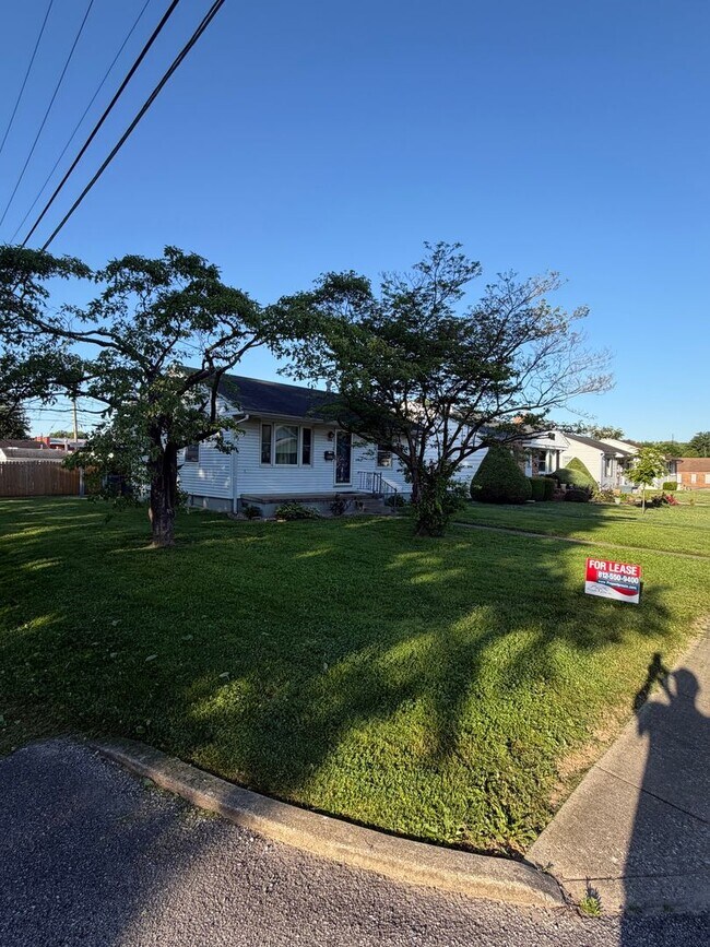 Building Photo - 3200 Edgewood Dr