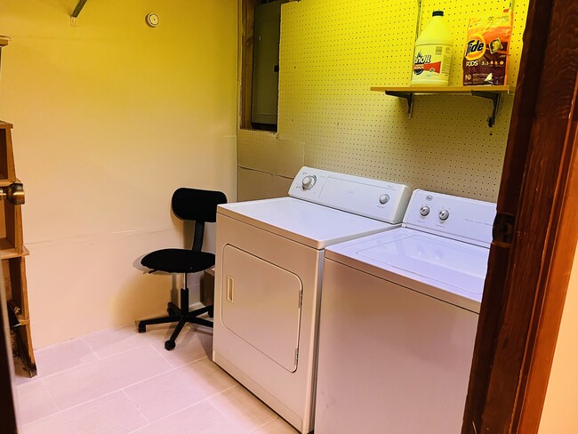 Building Photo - Longfellow