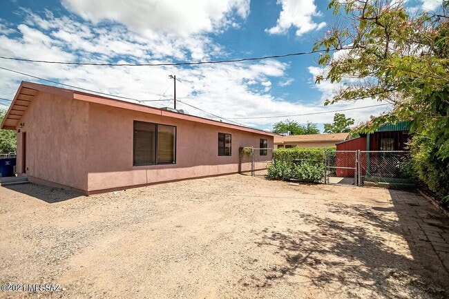 Building Photo - One month of FREE RENT 3 Bedroom with wate...