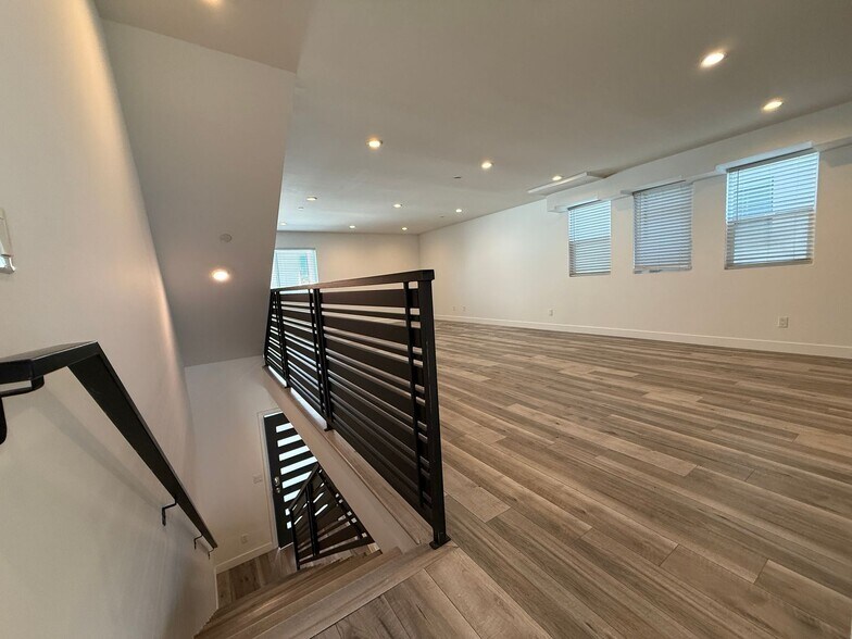 Building Photo - 2104 Hauser Blvd