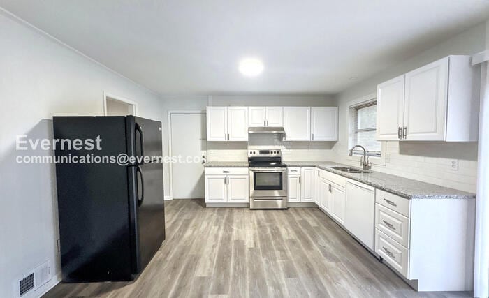 Building Photo - 1823 Old Springville Rd