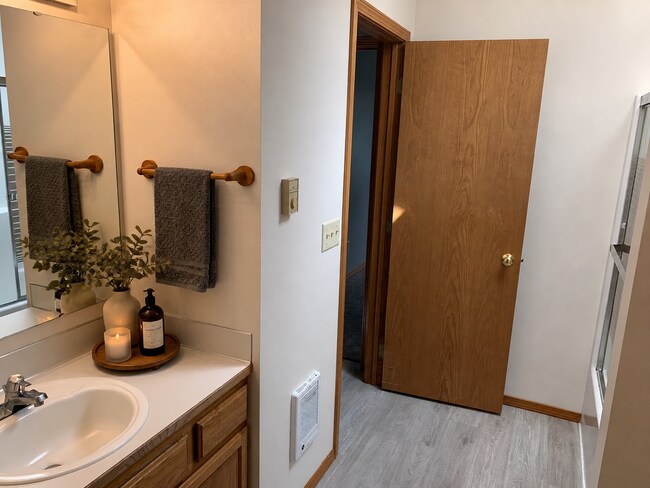 Building Photo - Hidden Gem Living with Garage & Fenced Yard