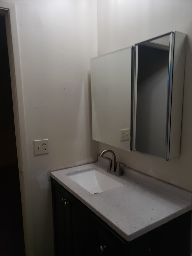 Master BR - 4260 Clayton Rd