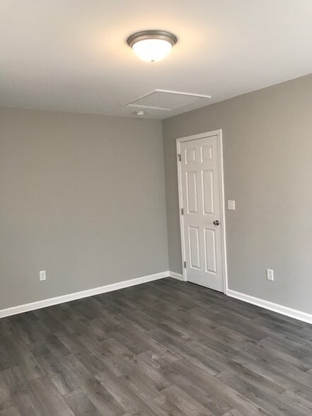 Large 12 x 15 Bebroom. Completely remodeled. - 605 N Adair Street Apt #1