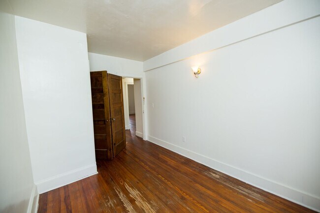 Building Photo - 2026/2027 JHU Off-Campus 5bd/2ba Rowhome w...