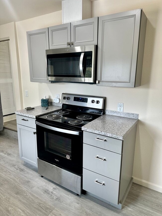 Building Photo - PRELEASING: Available September 2026! 3 bdrm/1 bath House!