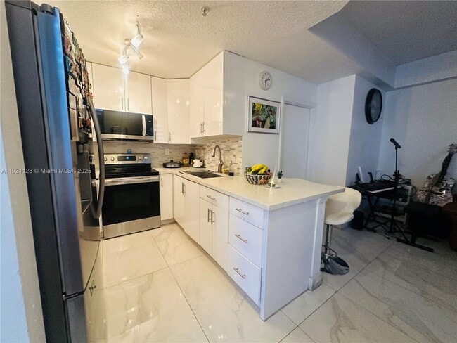 Building Photo - 14343 SW 10th St