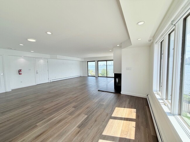 Building Photo - 17A Riverview Cir