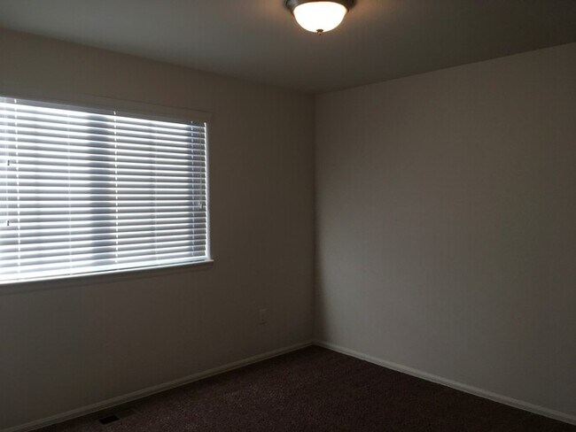 Building Photo - Beautiful 4 Bedroom Two-Story Home in Windsor!