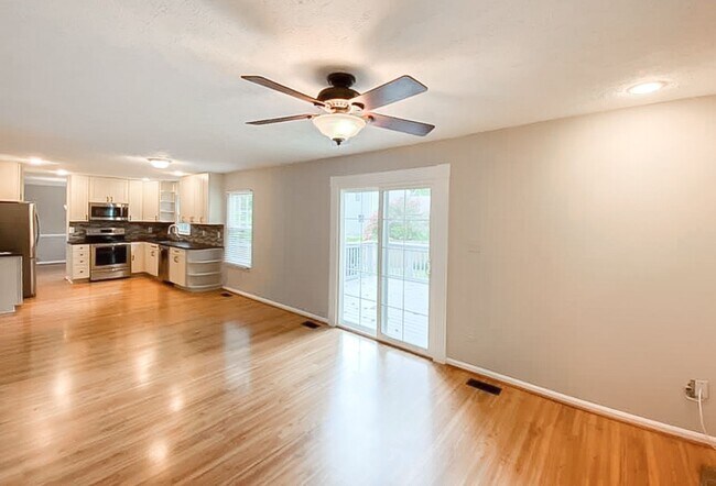 Building Photo - Fantastic 4 Bedroom 3.5 Bathroom Colonial ...