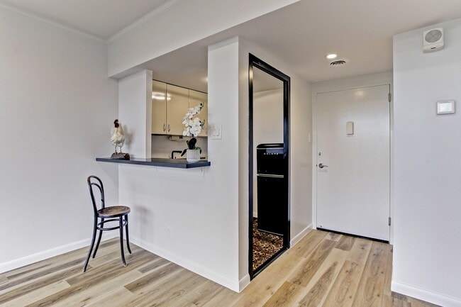 Building Photo - 2701 Westheimer Rd